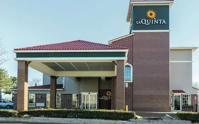 La Quinta Inn & Suites by Wyndham Kansas City Airport