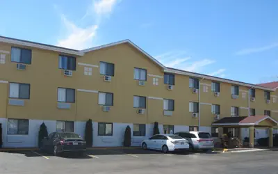 Super 8 by Wyndham Mundelein/Libertyville Area