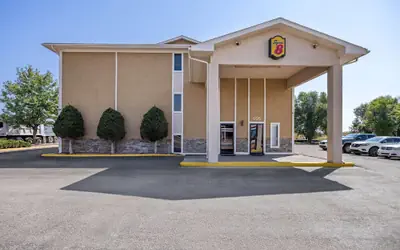 Super 8 by Wyndham Colorado Springs Peterson Space Force