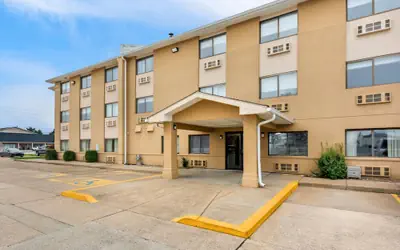 Super 8 by Wyndham Evansville East