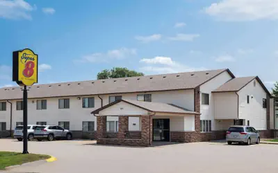 Super 8 by Wyndham Dyersville near Field of Dreams