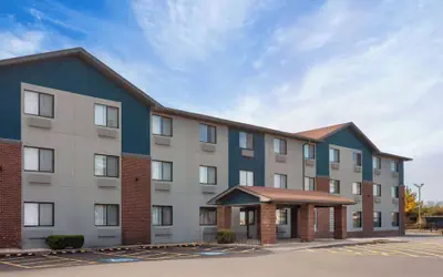 Super 8 by Wyndham Romeoville Bolingbrook