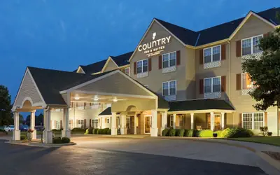 Country Inn & Suites by Radisson, Salina, KS