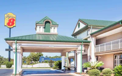 Super 8 by Wyndham Marianna I-10