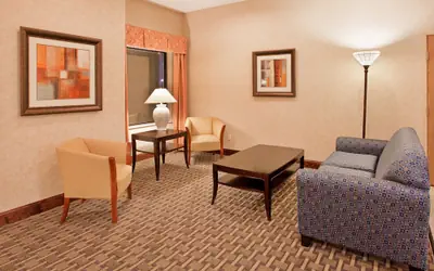 Holiday Inn Express Kansas City-Liberty by IHG