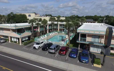 Royal Palace Inn & Suites