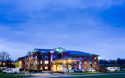 Holiday Inn Express & Suites Shelbyville by IHG