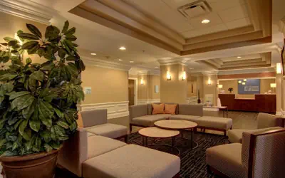 Holiday Inn Express & Suites Alpharetta - Windward Parkway by IHG