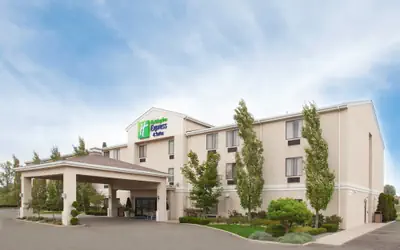 Holiday Inn Express & Suites Alliance by IHG