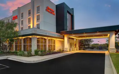Hampton Inn & Suites Austin-Airport