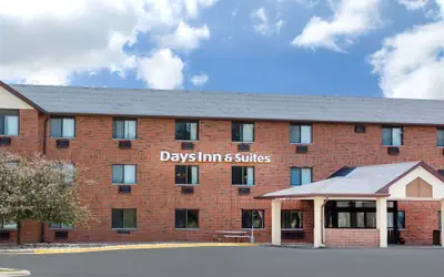 Days Inn & Suites by Wyndham Des Moines Airport