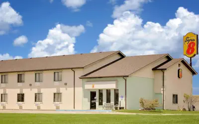 Super 8 by Wyndham Marshall