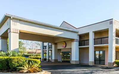 Clarion Pointe Forsyth I-75