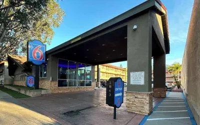 Motel 6 Pasadena, CA – Old Town Pasadena Area