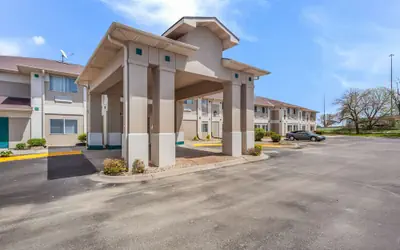 Quality Inn & Suites Omaha Chalco