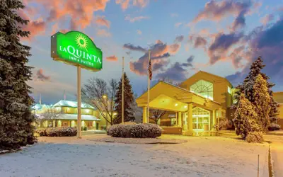 La Quinta Inn & Suites by Wyndham Appleton College Avenue