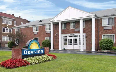 Days Inn by Wyndham Cleveland Lakewood