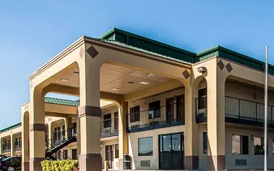 Econo Lodge Inn & Suites Southeast