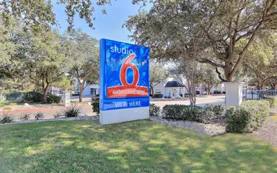 Studio 6 Austin, TX - Midtown