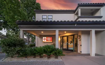 Best Western Plus Palm Court Hotel