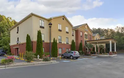 Comfort Inn & Suites Canton Riverstone Area