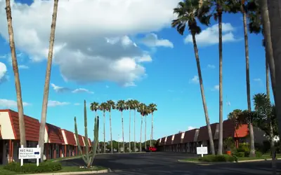 Victoria Palms Inn & Suites