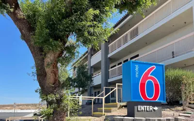 Motel 6 Barstow, CA – I15 and Lenwood Road