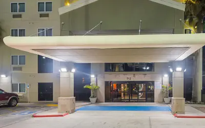 Comfort Suites Beachside