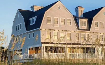 Elizabeth Pointe Lodge