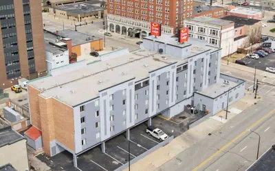 Econo Lodge Inn & Suites Waterloo Downtown