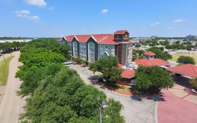 La Quinta Inn & Suites by Wyndham Dallas Arlington South