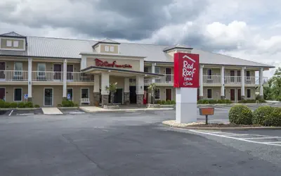 Red Roof Inn & Suites Calhoun