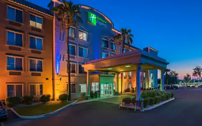Holiday Inn Express Hotel & Suites PEORIA NORTH - GLENDALE by IHG