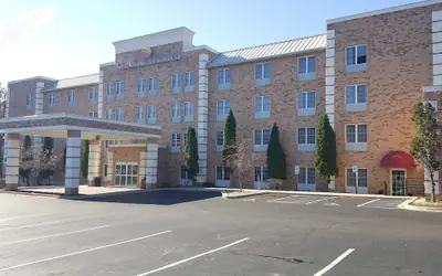 Comfort Inn & Suites Grafton - Cedarburg