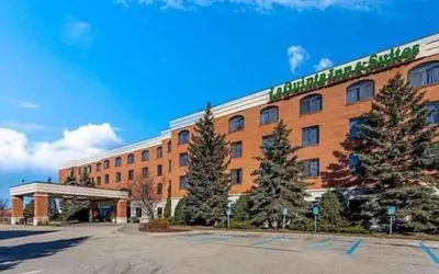 La Quinta Inn & Suites by Wyndham Madison American Center