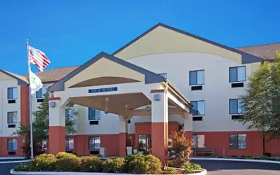 Muncie Place Hotel & Suites