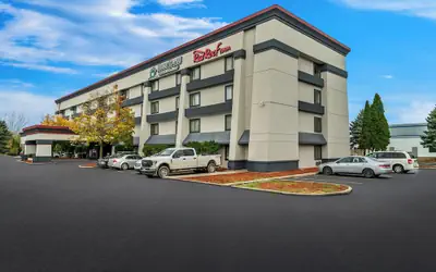 HomeTowne Studios by Red Roof Flint