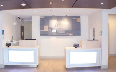 Holiday Inn Express & Suites Plainview by IHG