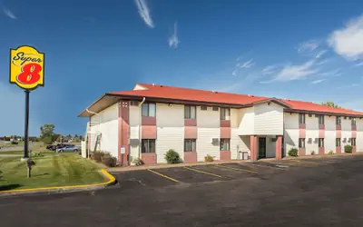 Super 8 by Wyndham Eau Claire I-94
