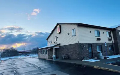 Super 8 by Wyndham Imlay City