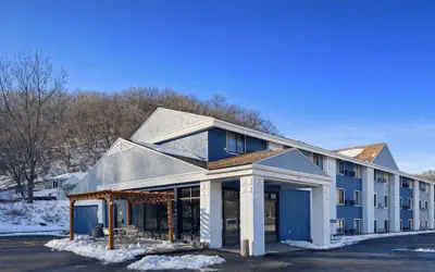 Super 8 by Wyndham Mankato