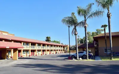 Super 8 by Wyndham Visalia