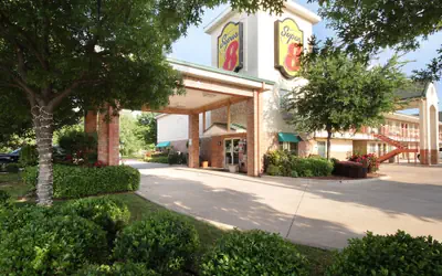 Super 8 by Wyndham Arlington Near AT&T Stadium