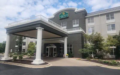 La Quinta Inn & Suites by Wyndham Milwaukee SW New Berlin