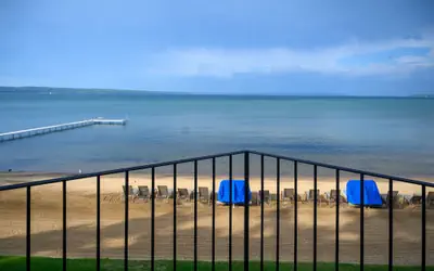 Pointes North Beachfront Hotel – 2 Person Spa Tub Studios