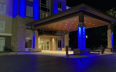 Holiday Inn Express & Suites Starkville by IHG