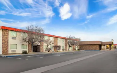 Super 8 by Wyndham Fallon