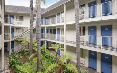 Motel 6 Buena Park, CA - Knotts Berry Farm - Disneyland