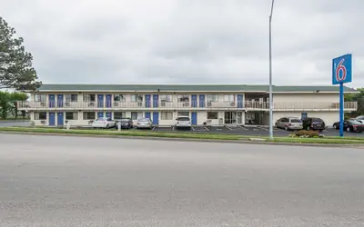 Motel 6 Kansas City, MO - Airport