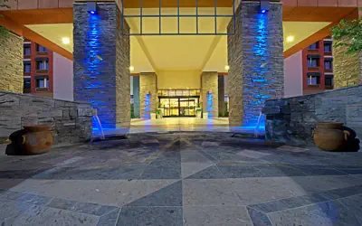 Holiday Inn Express & Suites Tempe by IHG